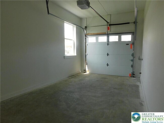 Building Photo - 1674 Best Pl