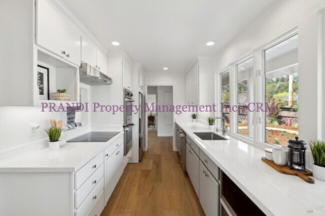 Building Photo - Quintessential Mill Valley Lifestyle in th...