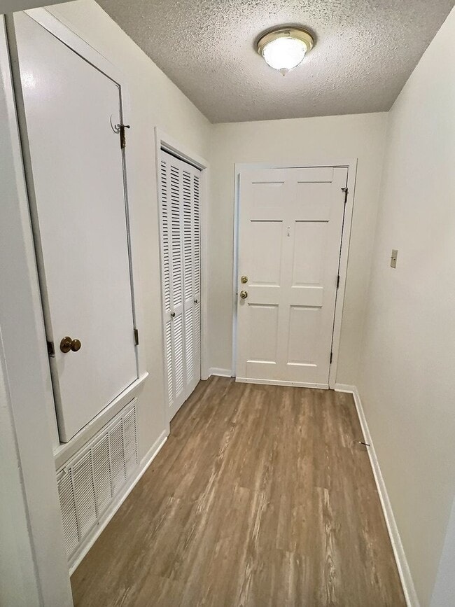 Building Photo - MOVE-IN SPECIAL! 3-Bedroom Home in Fort Ba...