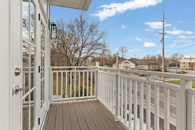 Building Photo - 6719 Charlotte Pike