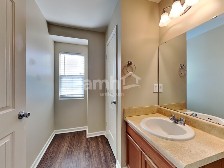 Building Photo - 8817 Kellum Dr
