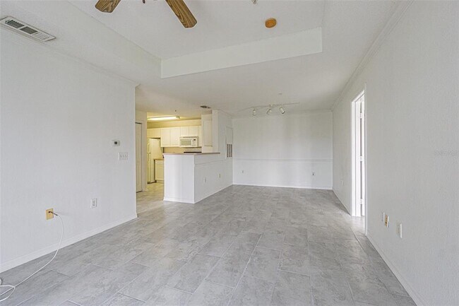 Building Photo - 18001 Richmond Pl Dr