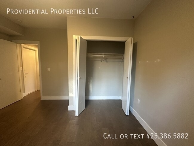 Building Photo - 10521 NE 139th St