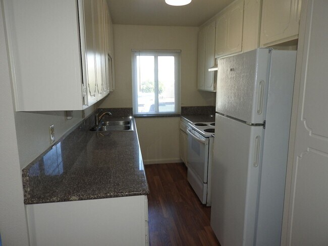 Building Photo - 4481mont