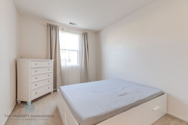 Building Photo - 3250 E Yountville Dr