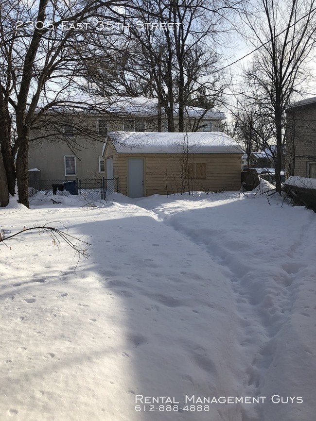 Building Photo - Cozy 3 Bedroom Rambler- Recently Refinished!