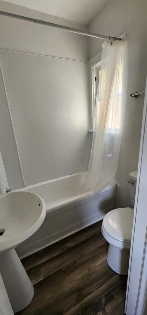 Building Photo - 165 Oak Park Dr