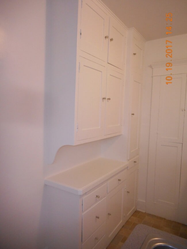 Building Photo - 370