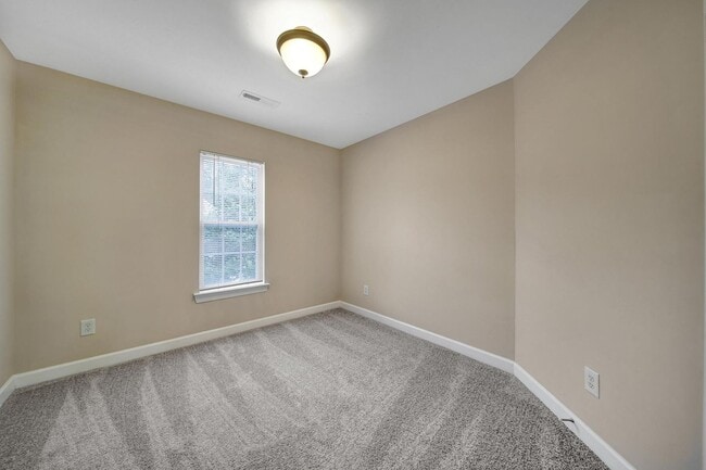 Building Photo - Beautiful Three Bed Two and Half Bath Town...