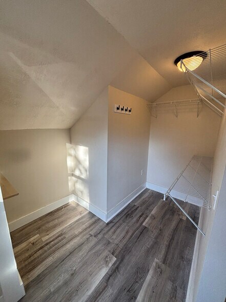 Building Photo - 517 7th St E