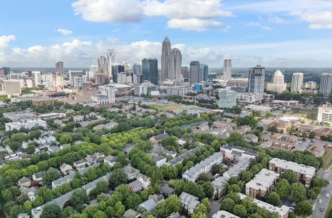 Building Photo - 635 N Alexander St