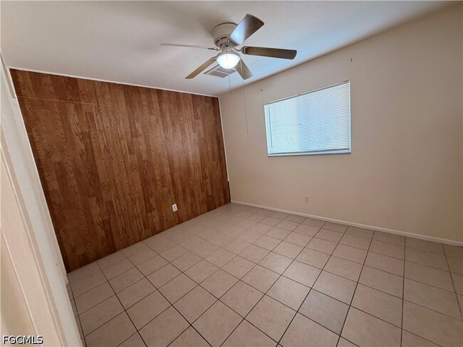 Building Photo - 1212 SE 2nd Pl