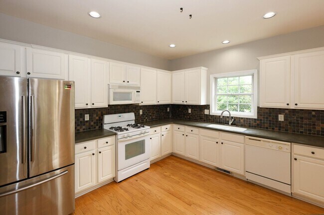 Building Photo - 2895 Haynes Club Cir SW