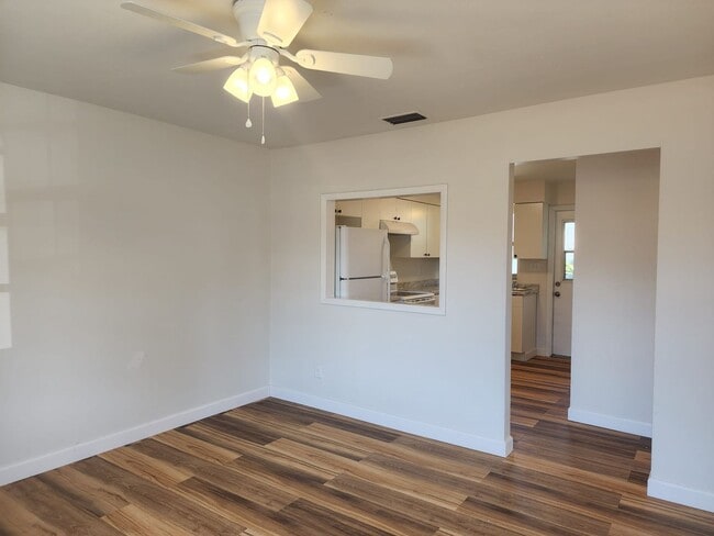 Building Photo - Updated Duplex Apartment in Central Gulfport!