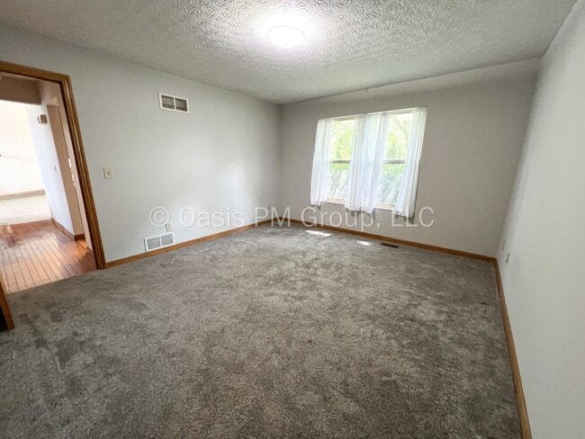 Building Photo - 8575 Kingsley Dr