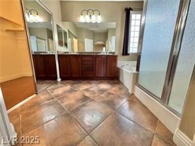 Building Photo - DON’T MISS OUT ON THIS BEAUTIFUL 4-BEDROOM...