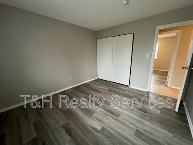 Building Photo - 9466 Burrwood Cir