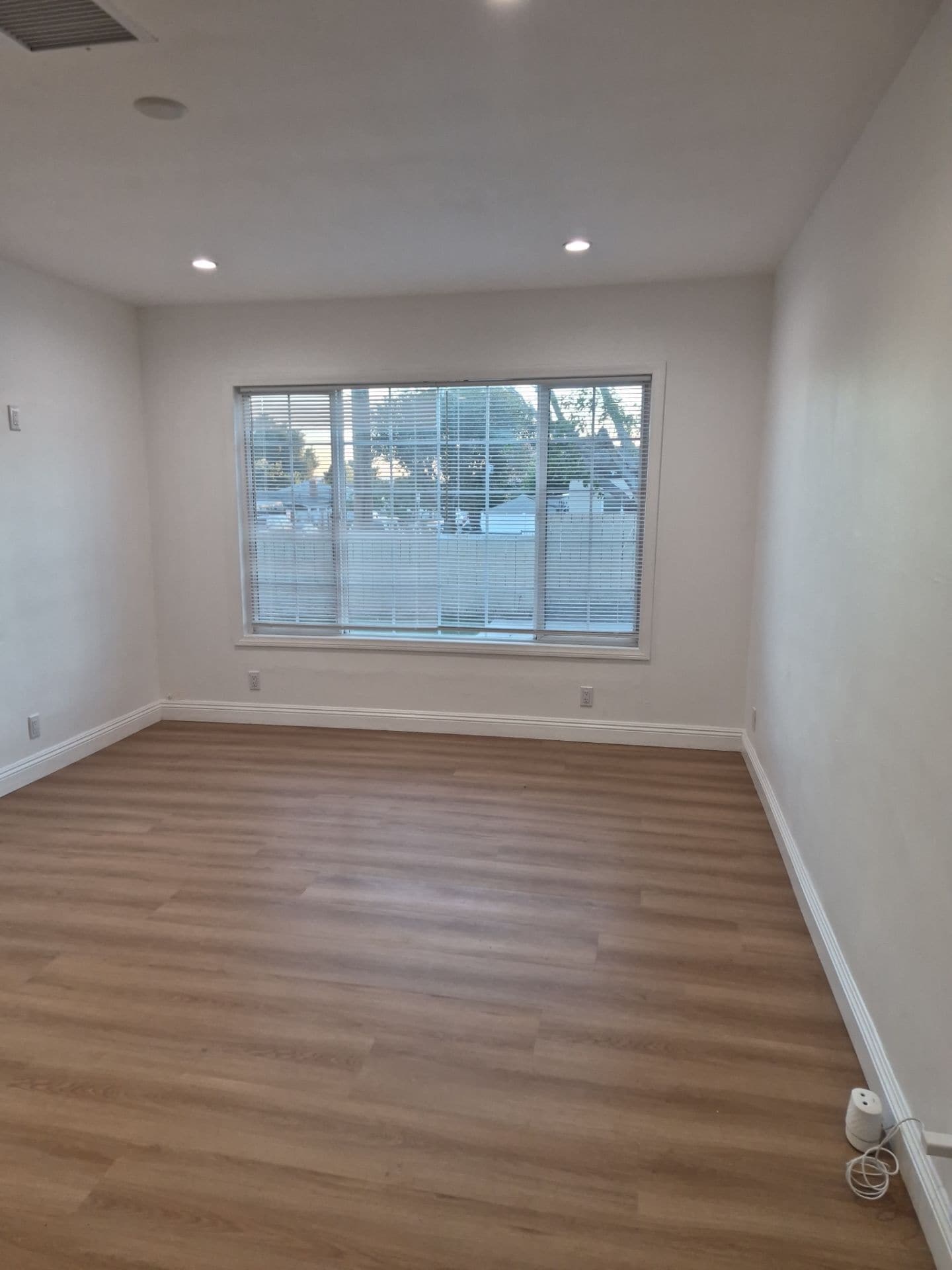 Building Photo - 12902 Borden Ave