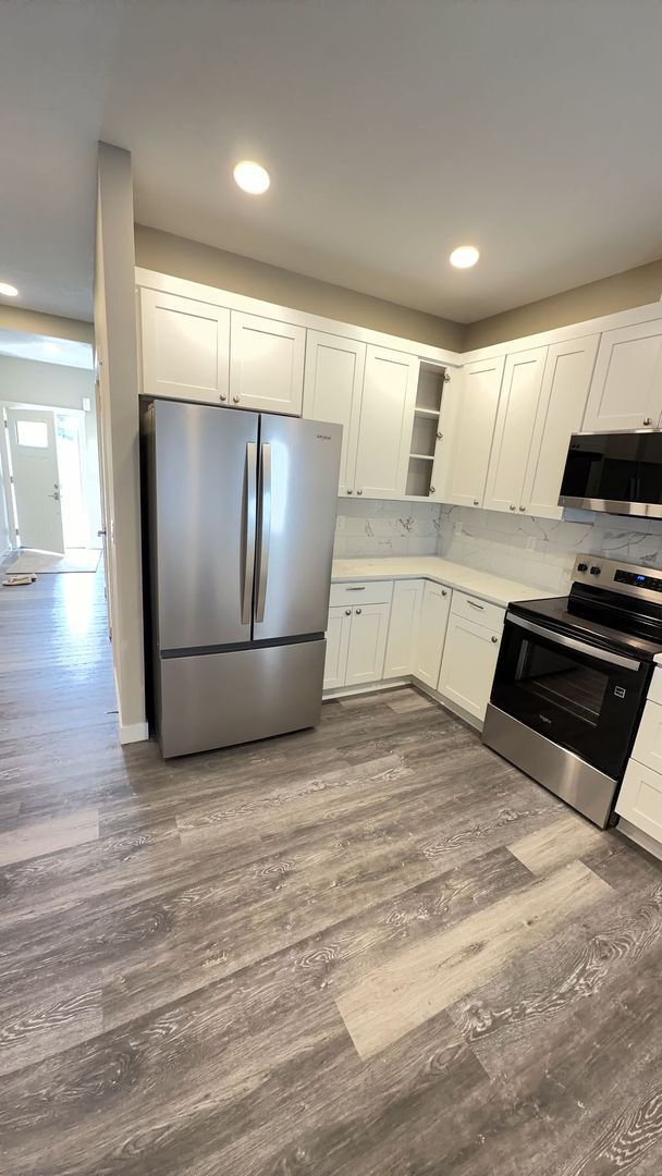 Building Photo - Chernishoff Seven Oak Luxury Duplex