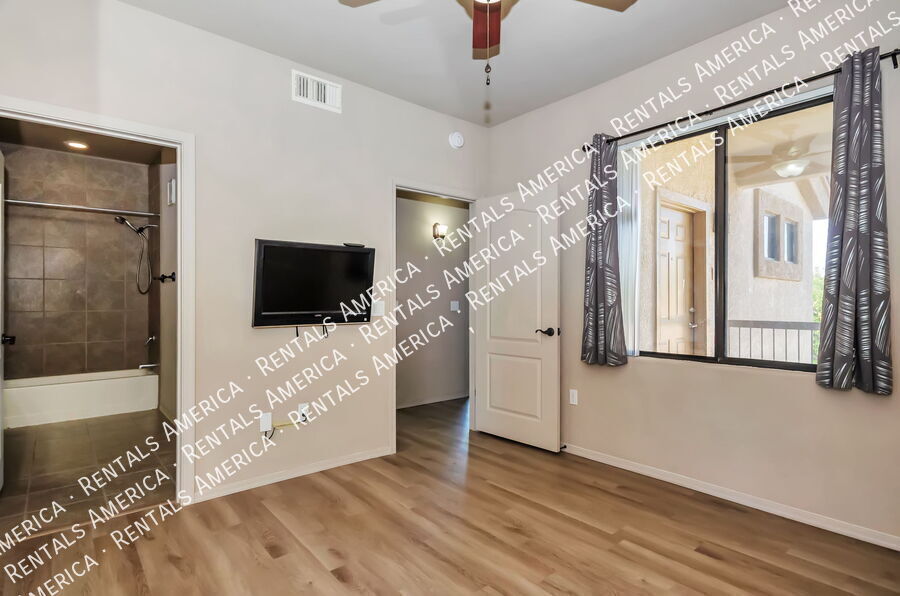 Building Photo - 2550 E River Rd