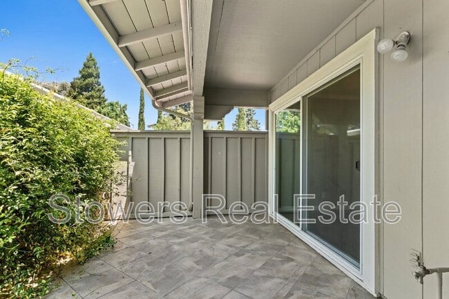 Building Photo - 2899 Fountainhead Dr
