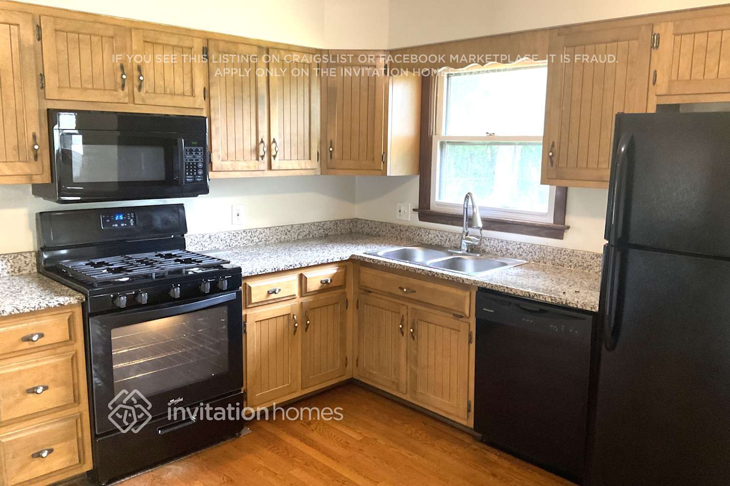 Building Photo - 22847 Redwood Dr