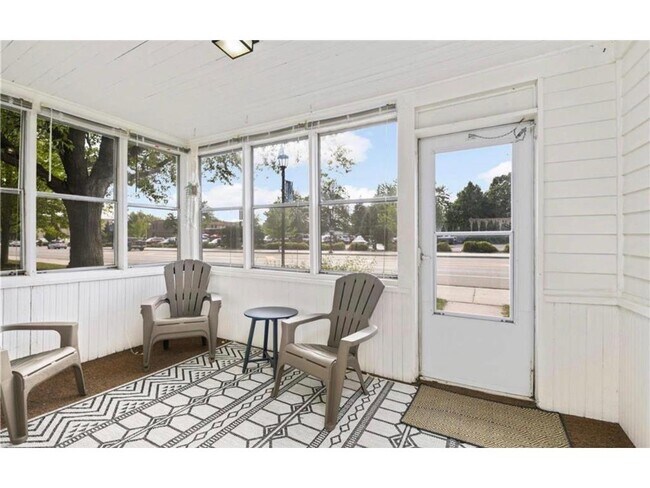 Building Photo - 20660 Holyoke Ave