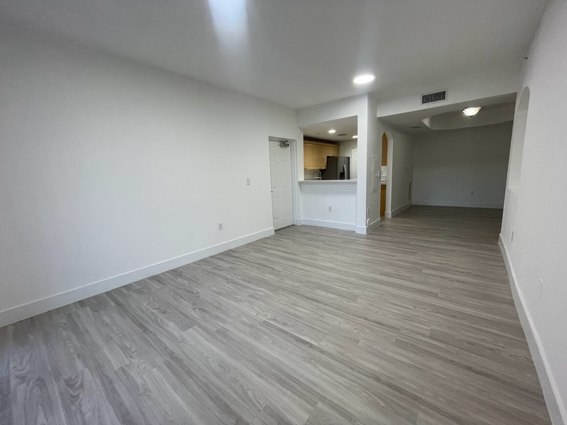 Building Photo - 6700 NW 114th Ave