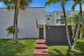 Building Photo - 9177 Fontainebleau Blvd