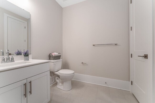 Building Photo - 175 Jasmine Dr