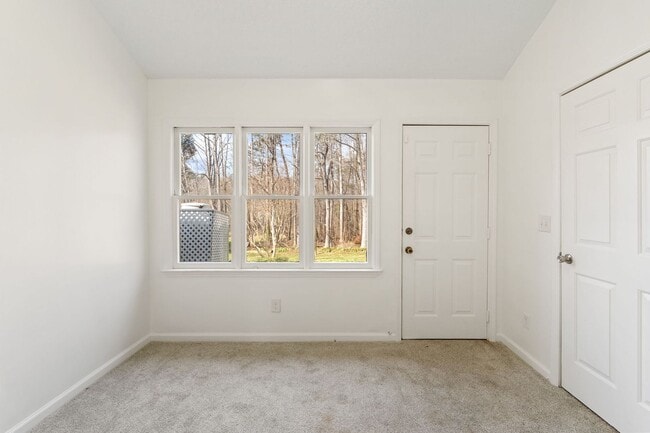 Building Photo - Updated 2-bedroom, 1.5-bath townhome in Winston-Salem