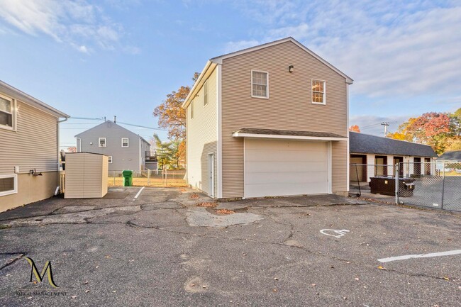 Building Photo - 1692 Memorial Dr