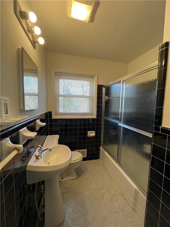 Building Photo - 652 Forest Ridge Dr SE