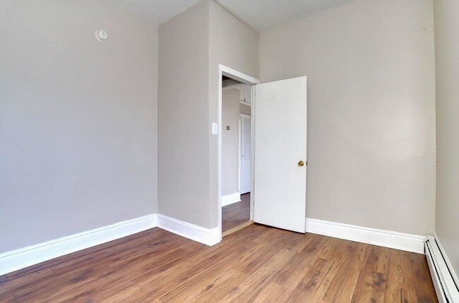 Building Photo - 118 Bowers St