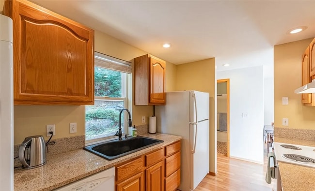 Building Photo - Short Term Lease Only, Charming 3 Bed, 1.5 Bath with Big Yard