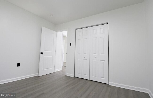 Building Photo - 511 Corinthian Ave