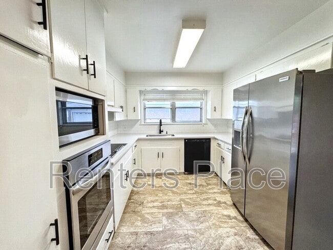 Building Photo - 1738 S 74th Ave E