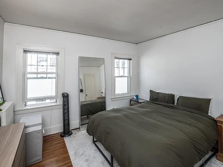 Main Large Bedroom - 4942 Lyndale Ave S