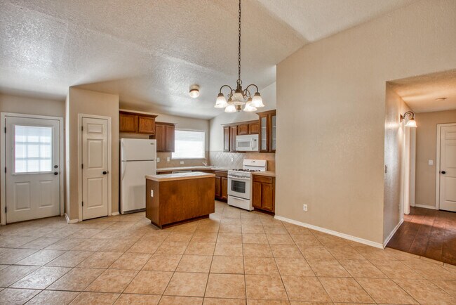 Building Photo - 1819 Shreya St