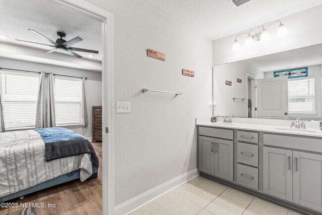 Building Photo - 243 Dahlia Falls Dr