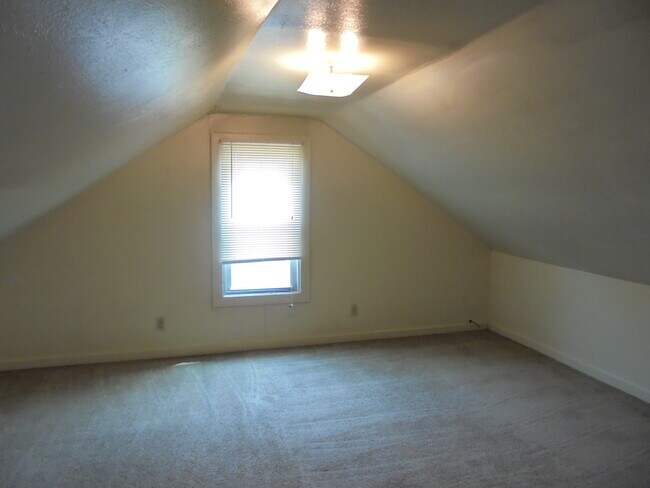 Building Photo - 605 2nd St