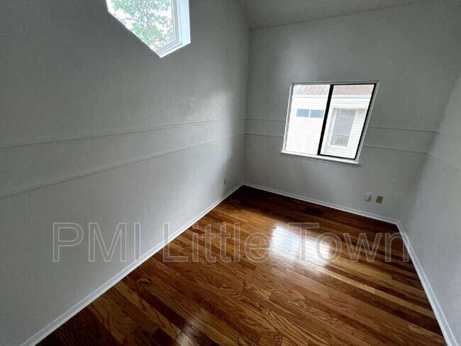 Building Photo - 10772 W Berry Ave