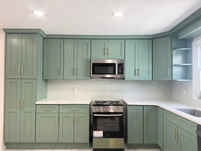 Building Photo - 295 Paulanne Terrace