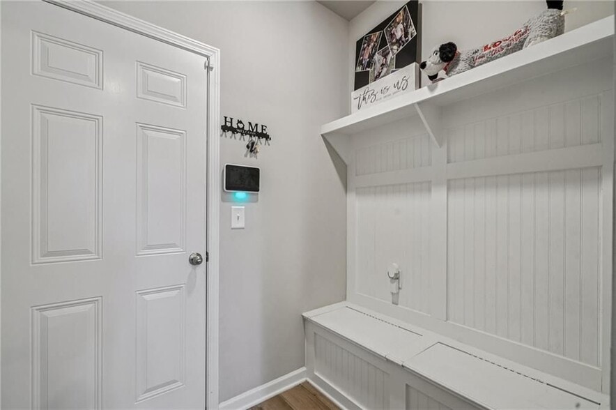 Building Photo - 120 Cabin Way