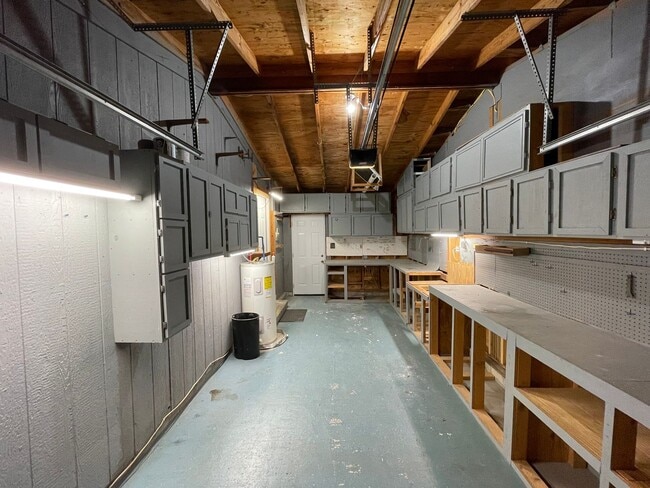 Building Photo - Newly Renovated 2BR/2BA Apopka Home with Spacious Fenced in Yard!!