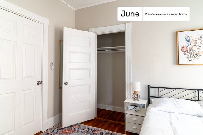 Building Photo - Room in Shared 5 bed/2 bath home in Brookline