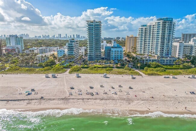 Building Photo - 3737 Collins Ave