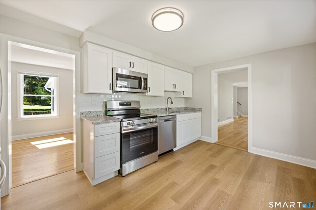 Building Photo - 387 Mixville Rd