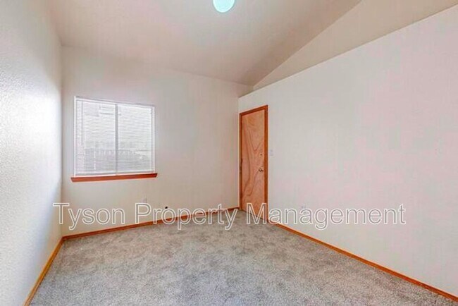 Building Photo - 4701 Plume Rd NW