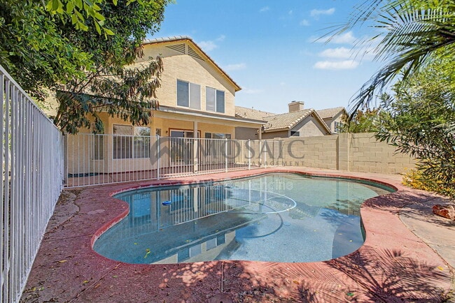 Building Photo - 820 N Granada Dr